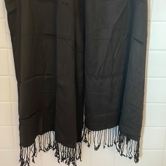 black pashmina. Long, wide, soft,multifunctional, versátil - Picture 14 of 17